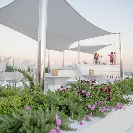 Canaves Sunday Hotel