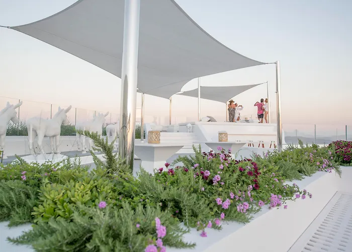 Canaves Sunday Hotel