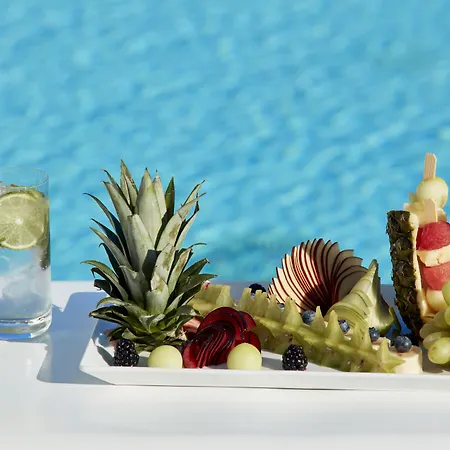 Canaves Sunday מלון